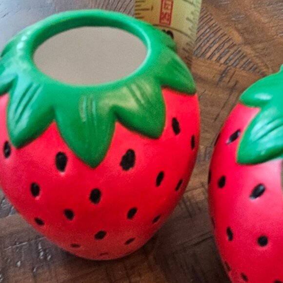 Hand Painted Plaster Strawberry Planter with Two Mini Strawberries - Picture 4 of 10